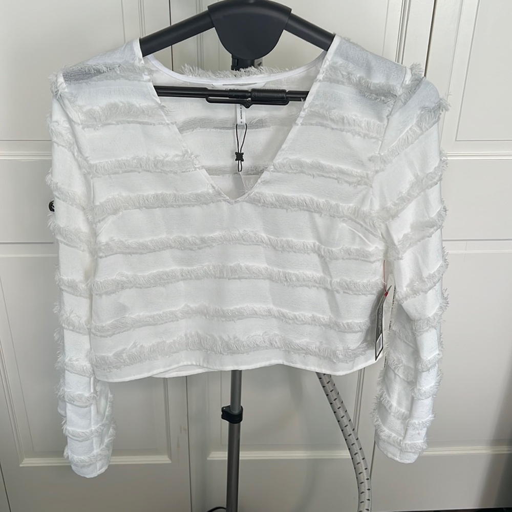 NWT BCBG DEEP V LONG SLEEVE WOVEN TOP❕🤍
